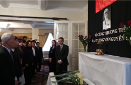 Đại sứ quán Việt Nam tại Anh tổ chức viếng Đại tướng Võ Nguyên Giáp 
